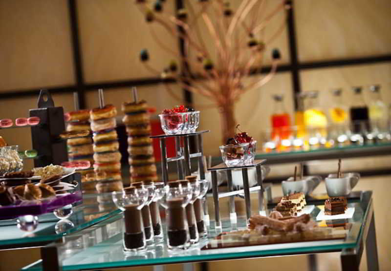 Courtyard By Marriott Doha City Center Buitenkant foto